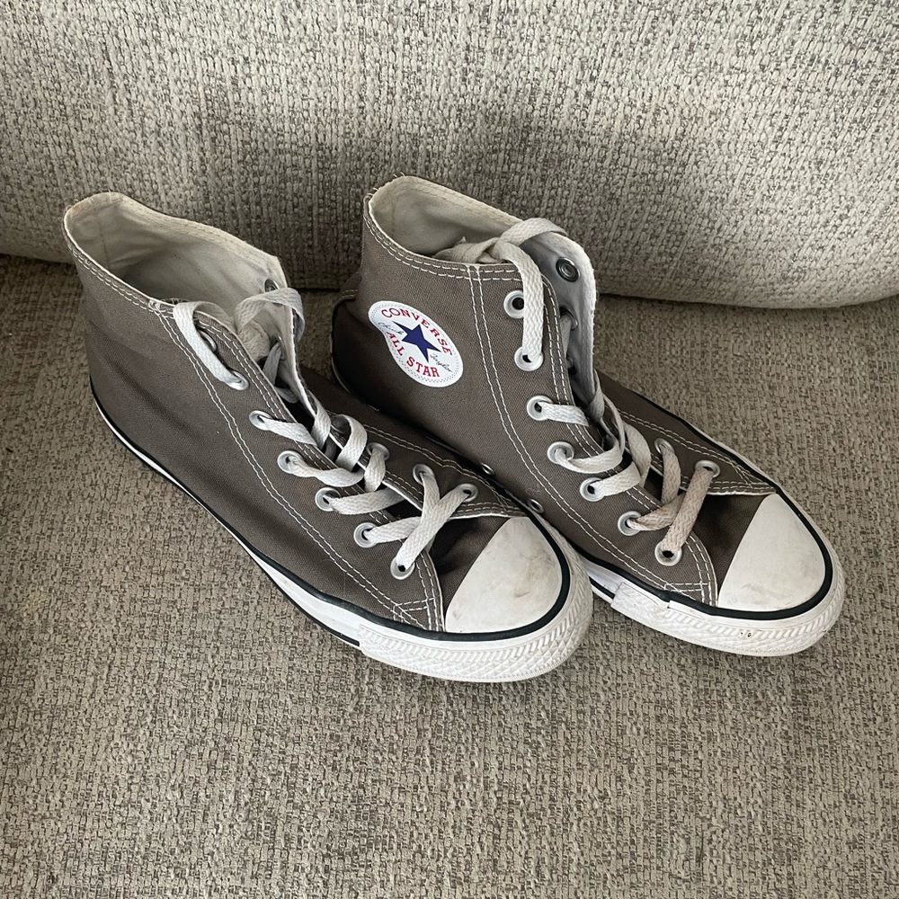 Women’s converse hightop size 7